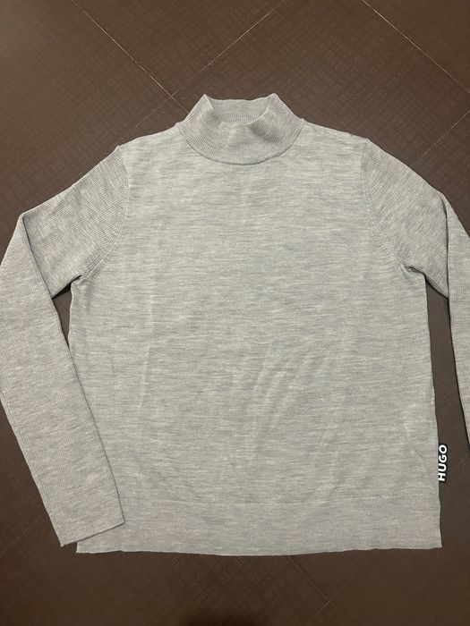 Жіночій вовняний гольф Hugo.