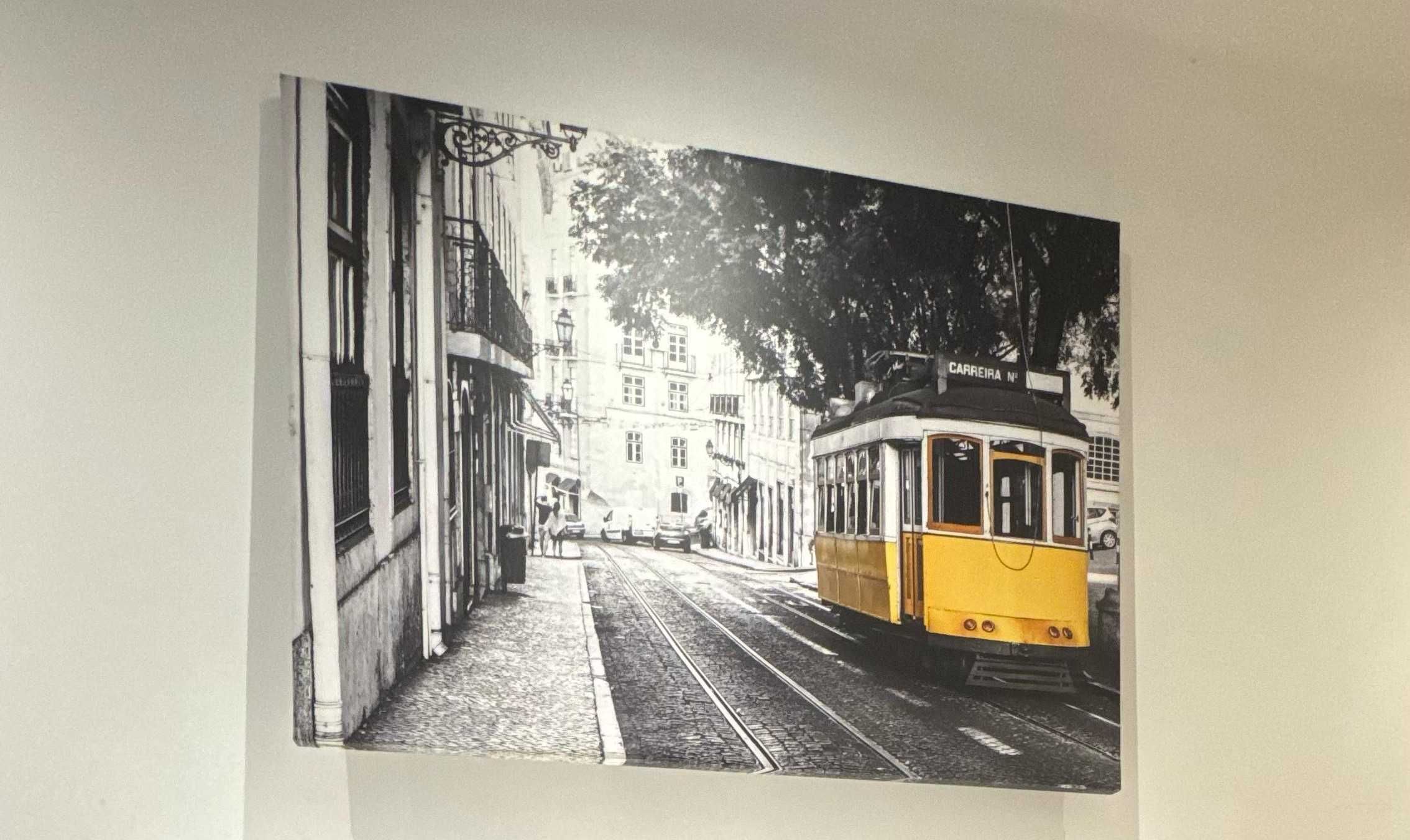 Quadro a Preto e Branco de Lisboa com Elétrico