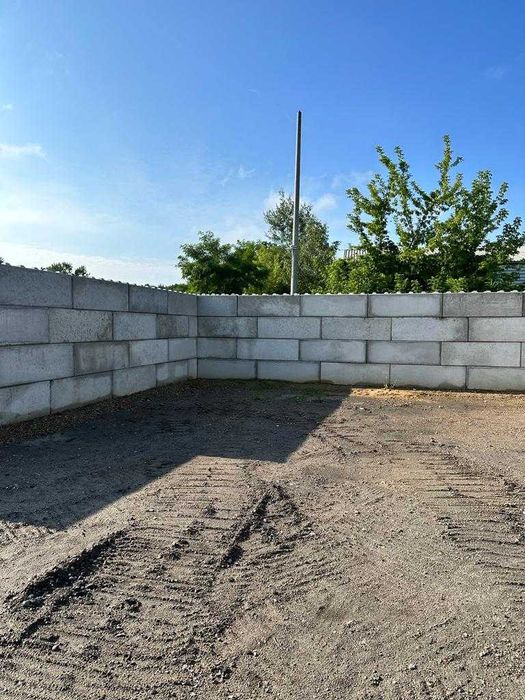 klocki/bloki betonowe LEGO, mur oporowy, boksy, zasieki