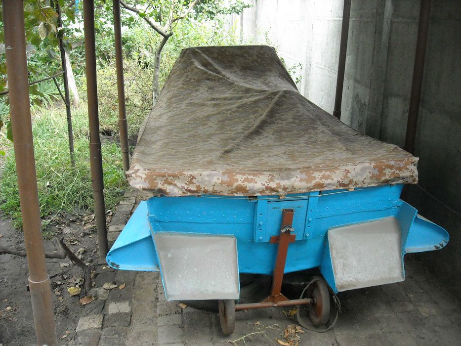 Човен алюмінієвий з  двигуном .