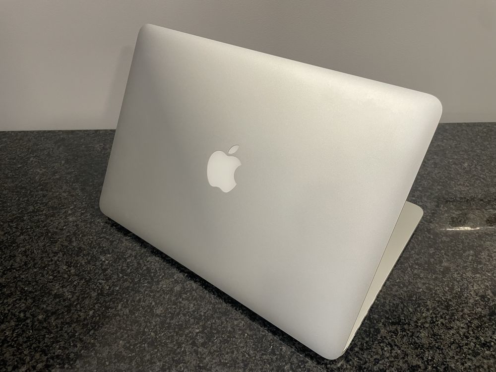 Mac Book Pro 13”, 2015, 8Gb RAM, 1Tb armazenamento