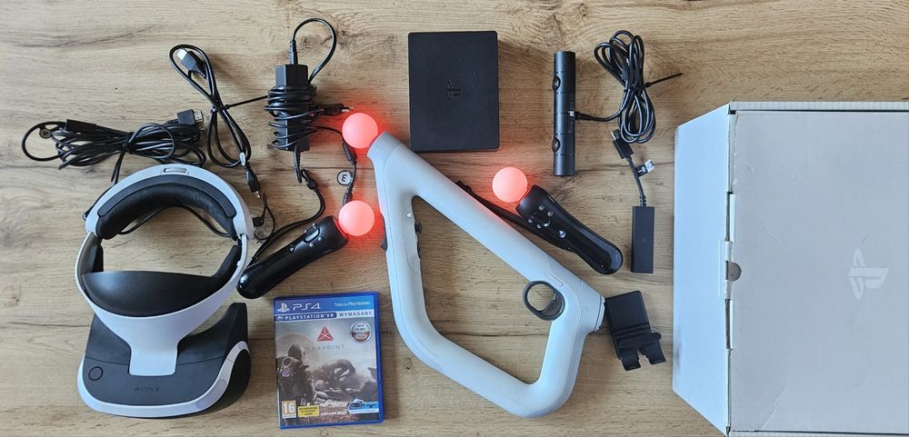 PS4 Pro + VR v2 (2 x move +aim kontroler) + 2 pady + 6 gier