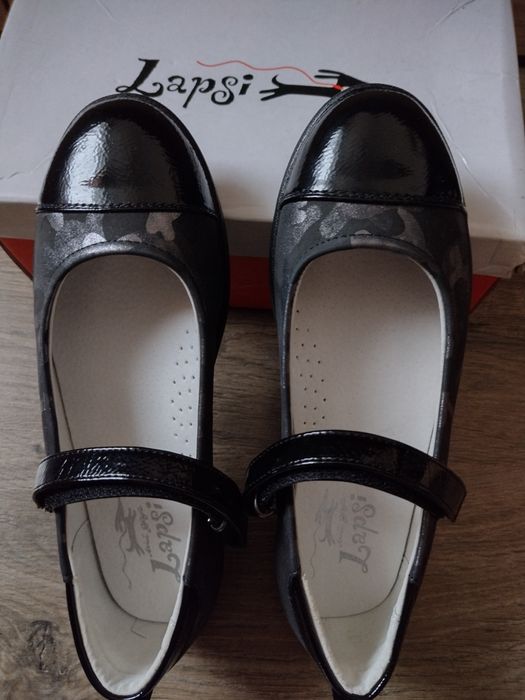 Продам нові туфли Lapsi 36 р