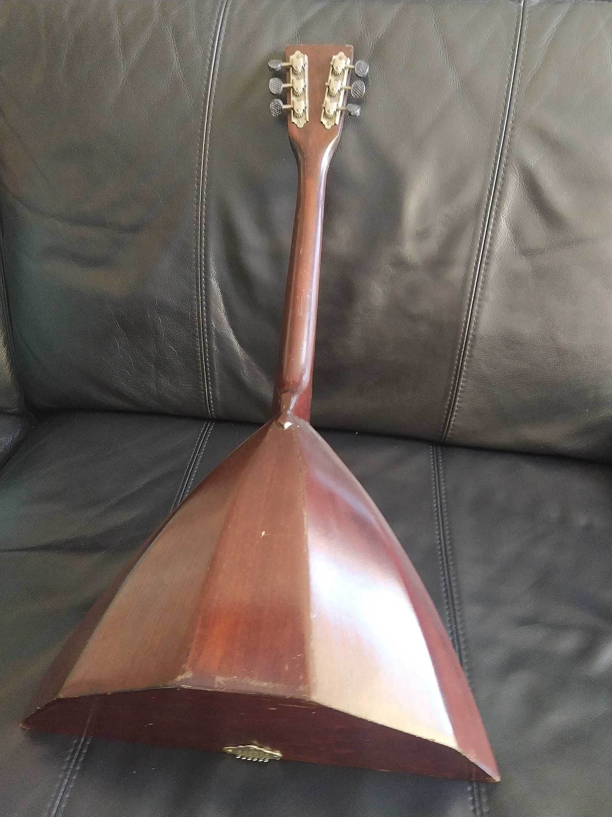 Antigo e raro bandolim, balalaica, vintage. Produção artesanal