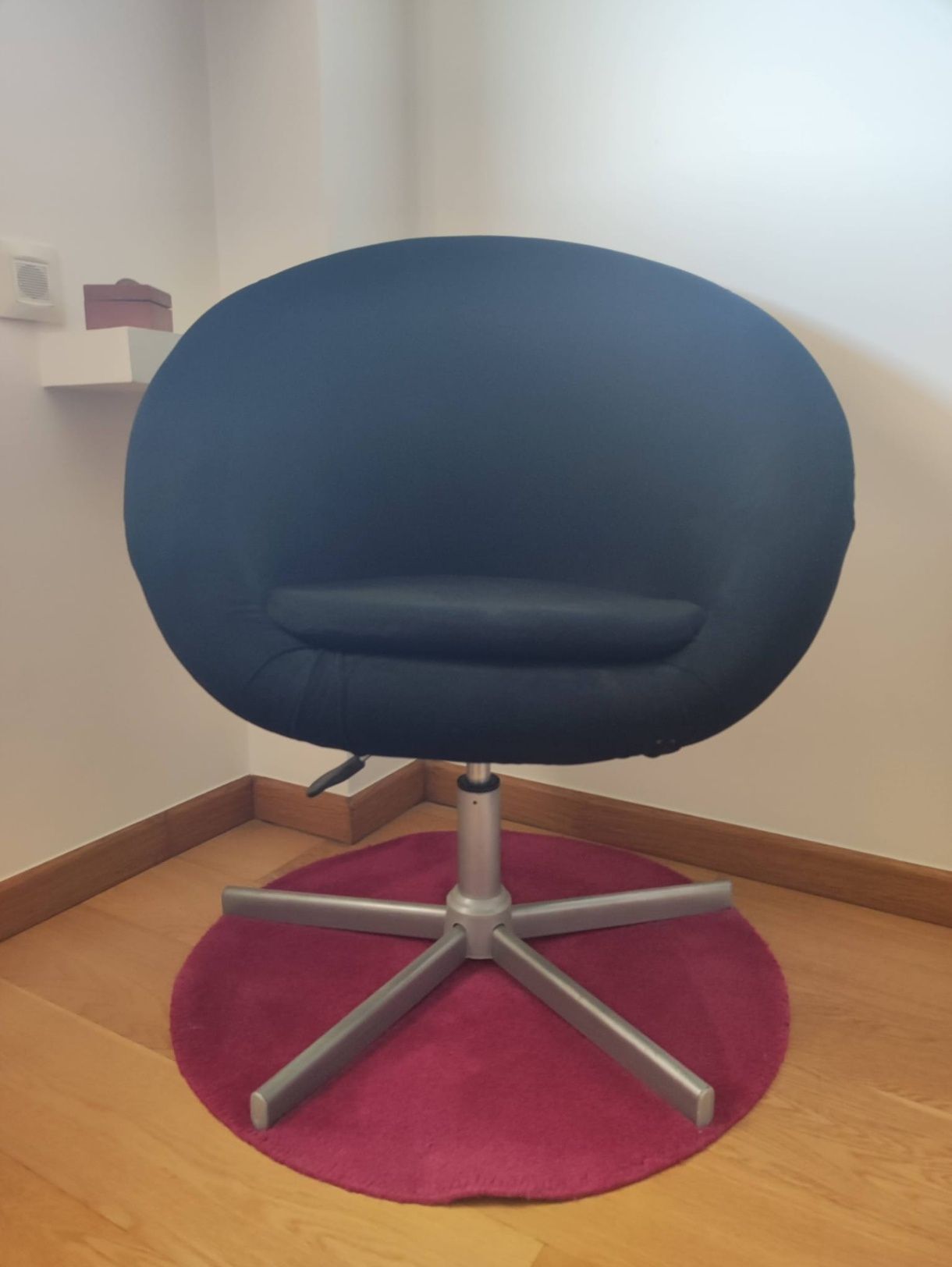 Cadeira IKEA (rotativa e elevatória)