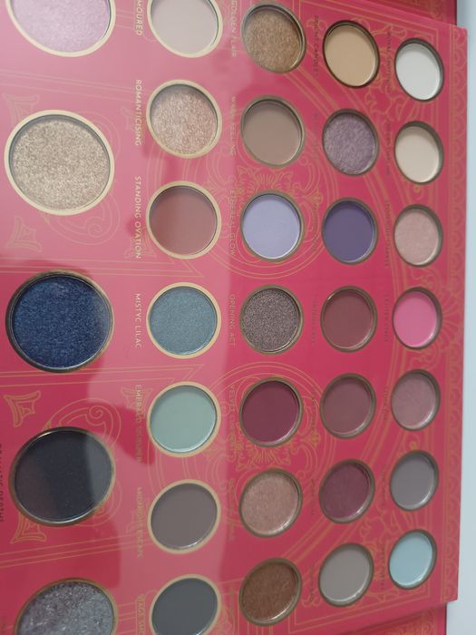 Zestaw nowych cieni tuszu pudru pędzli