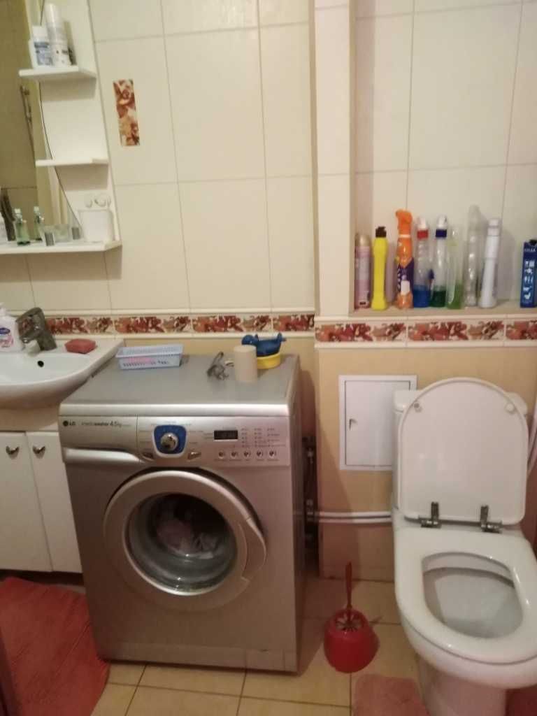 Здам КІМНАТУ для дівчини/ жінки в Центрі, вул. Героїв УПА