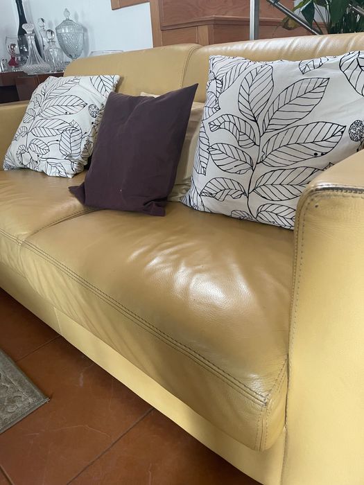 Conjunto de 2 Sofás amarelos em pele
