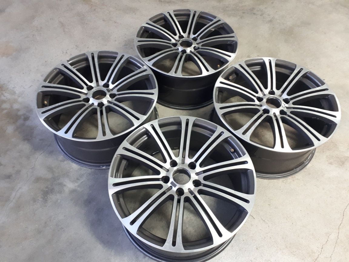 Quatro jantes BMW M3 19" 5/120 ET 36 Style 220