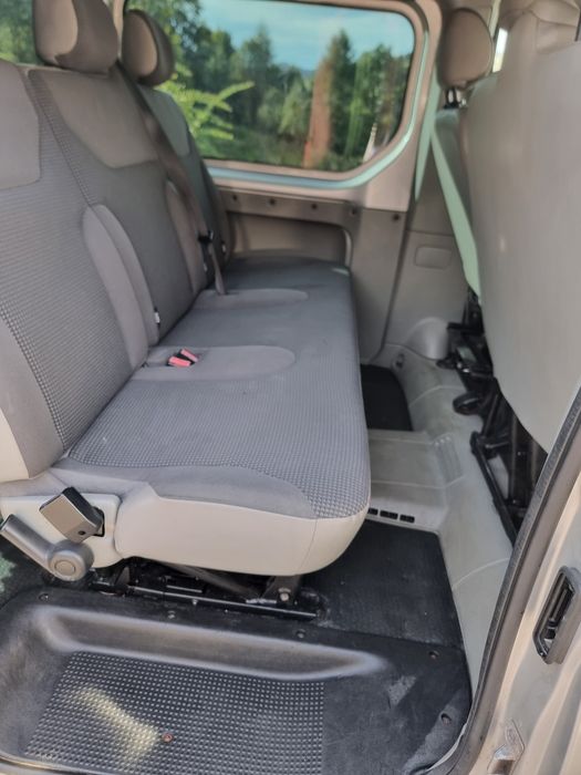Opel vivaro 9 osób  2.0 d 2012r nawiewy klima alufelgi