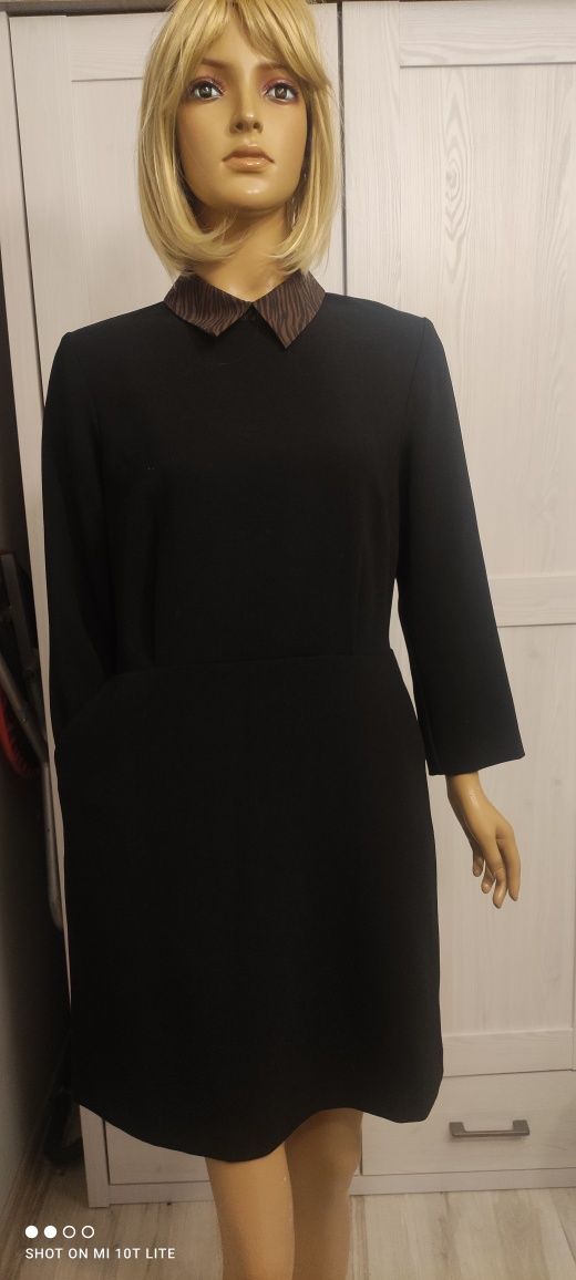 Sukienka czarna z długim rękawem i kieszeniami.Kolnierzyk motyw zebry