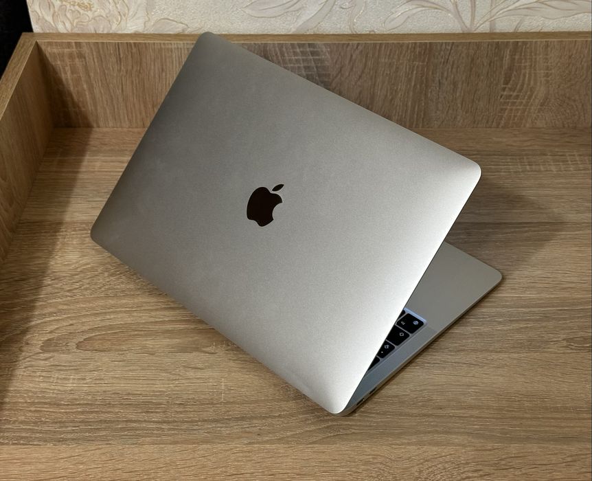 Apple MacBook Air 2020/M1/16Gb/SSD256