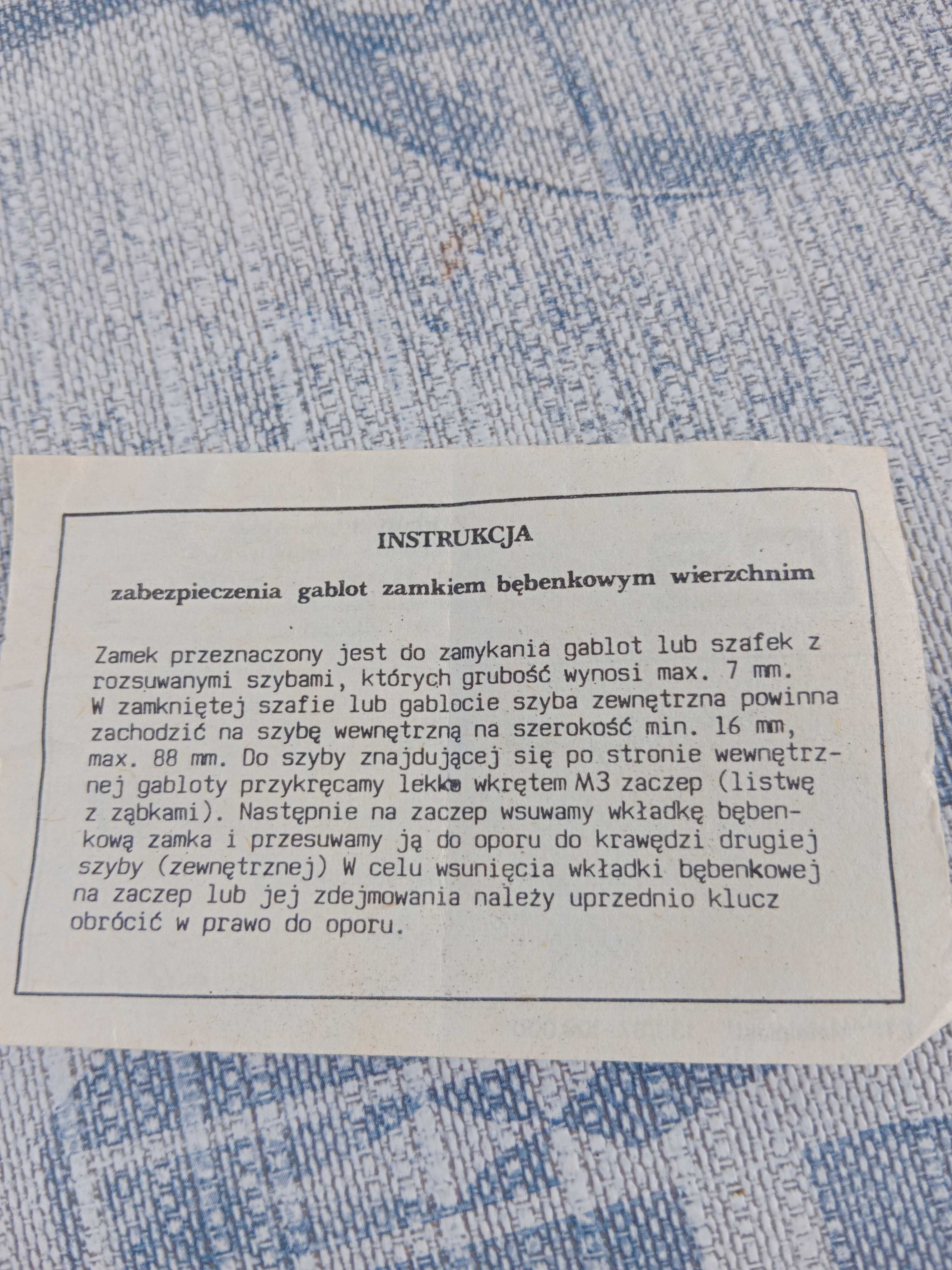 Zamek do szklanej  gabloty