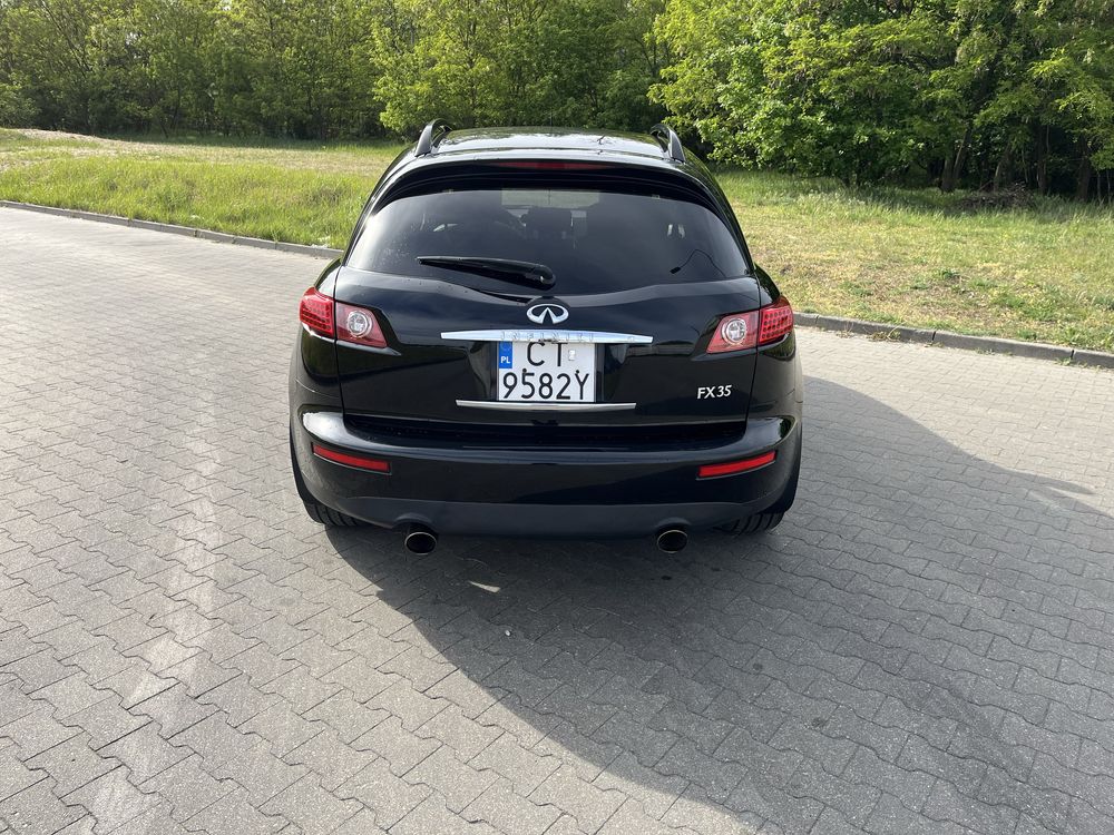 Infiniti FX35.  2006.  3,5l V6.  280km.