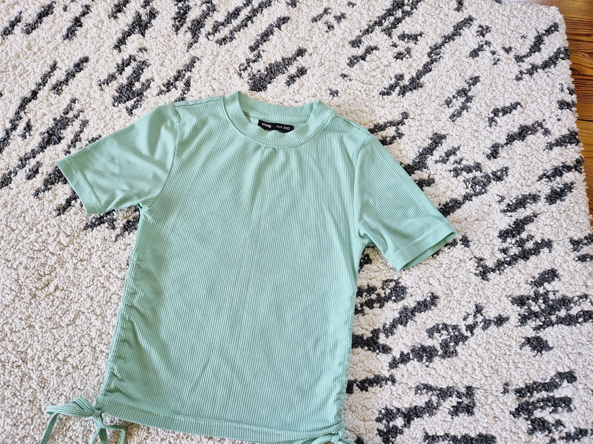 Zielony miętowy top XXS 32 Sinsay koszulka bluzka prążki  T-shirt