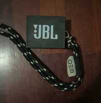 JBL GO Black com Apoio a Corrente