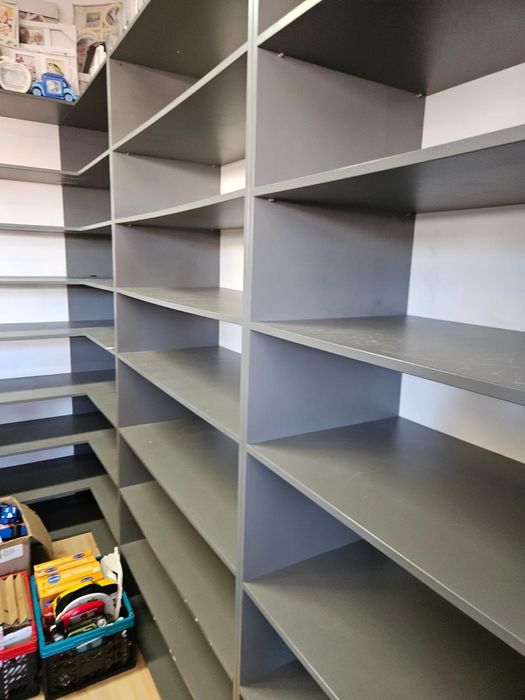 Regały sklepowe w bardzo dobrym stanie