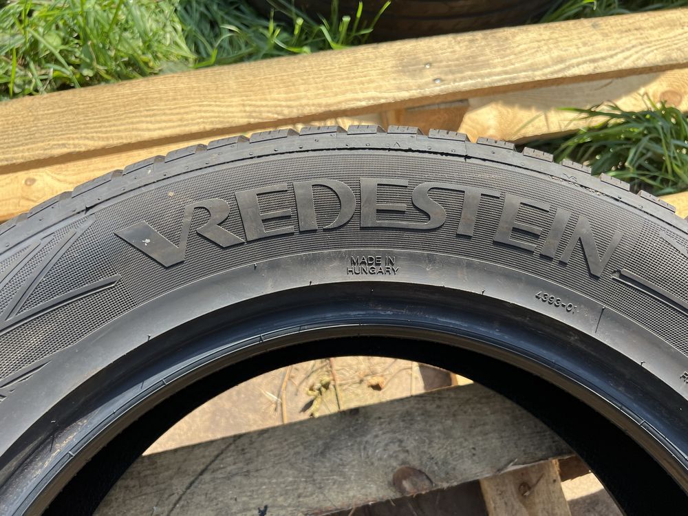 2xopona zimowa VREDESTEIN w rozmiarze 215/65 R17