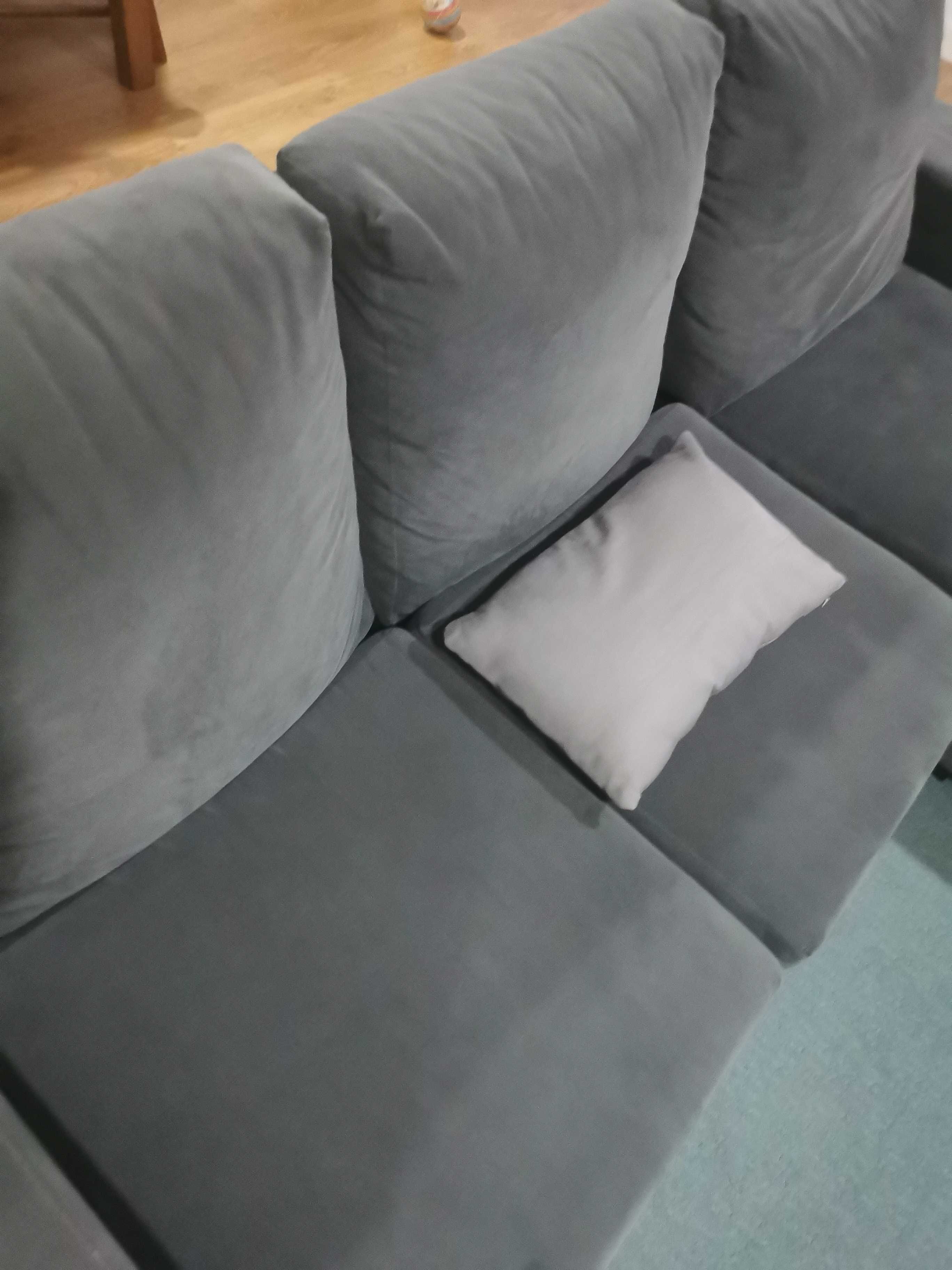 Sofa em L cinzento