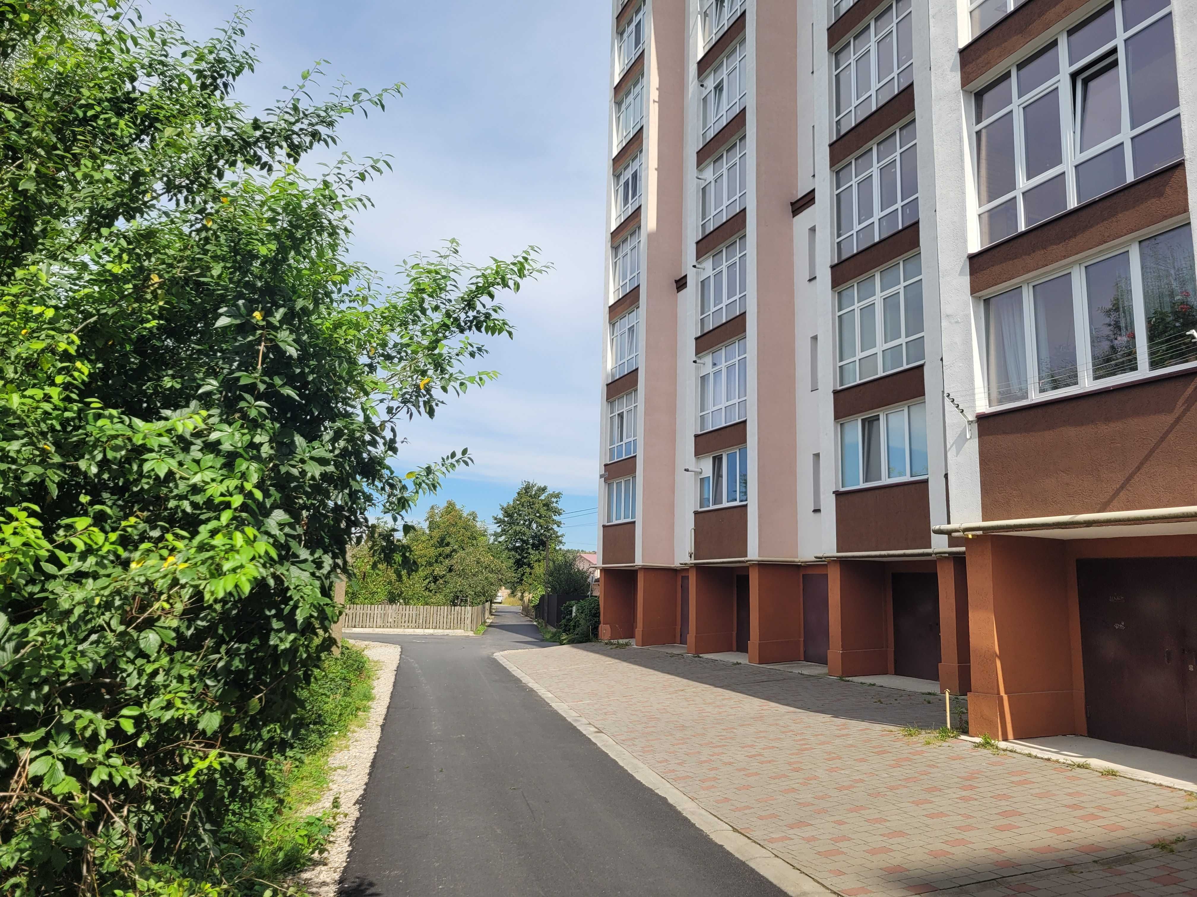 2 рівнева квартира біля Метро.