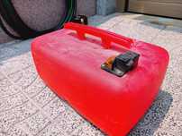 Vendo deposito combustível 25L Quiksilver para barco com muito pouco u