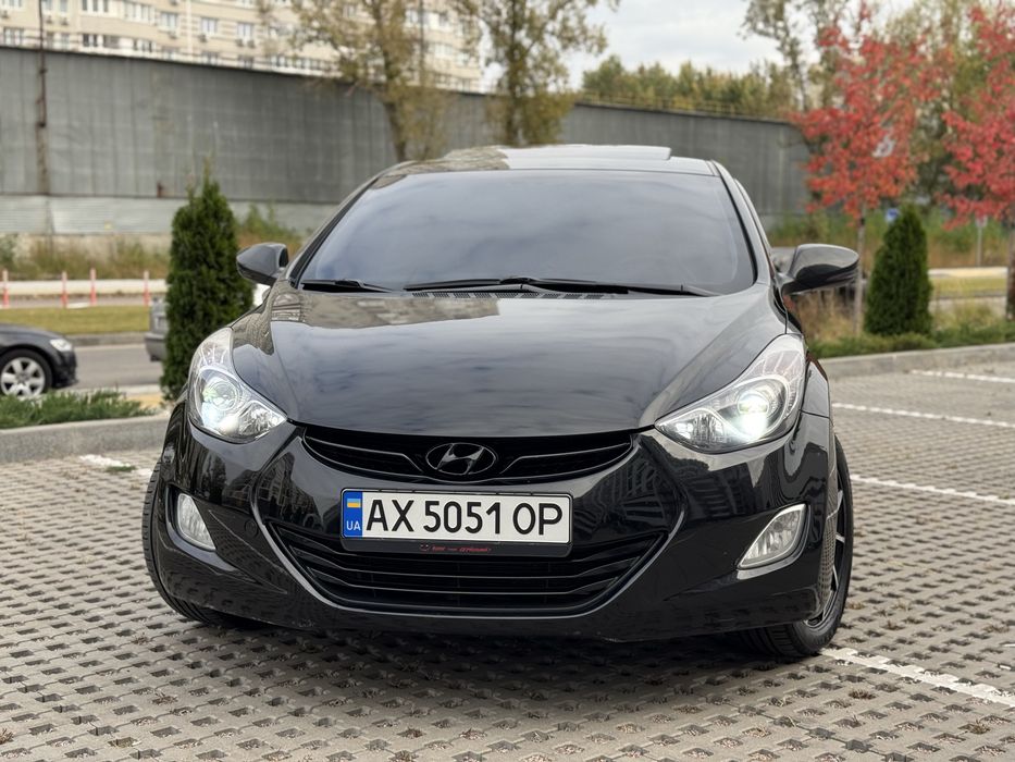 Hyundai Elantra Офіційна Максимальна в гарному стані