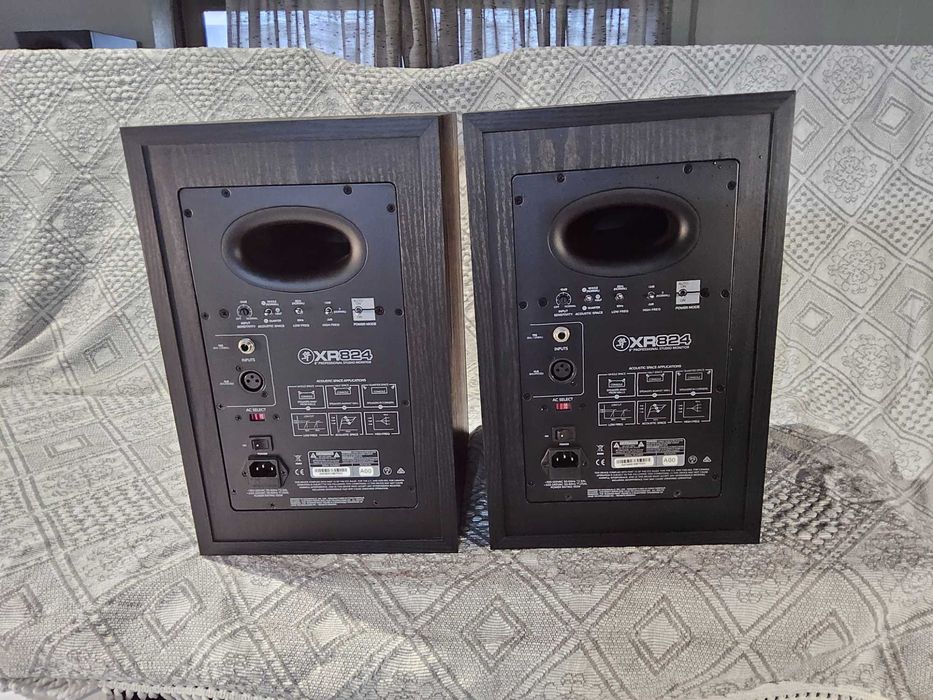 1 Ano de GARANTIA Só 15 dias desconto de 35% SEMI-NOVAS MACKIE XR 824