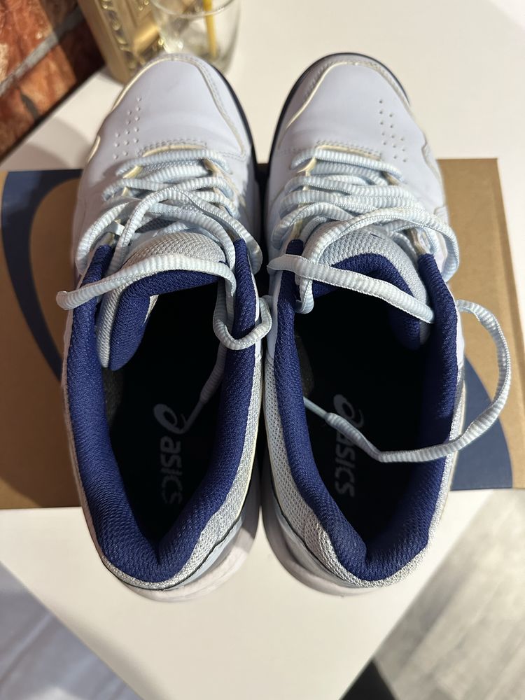 Продам кроссовки Asics для тенниса