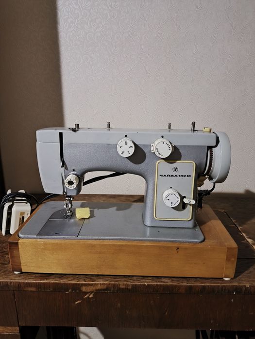 Швейная машина Чайка 142м