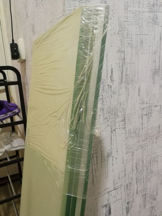 Скло товсте 6-7 мм, 4 штуки.