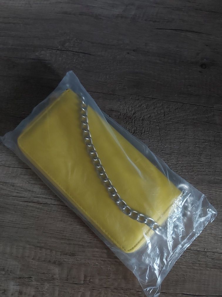 Żółta torebka kopertówka