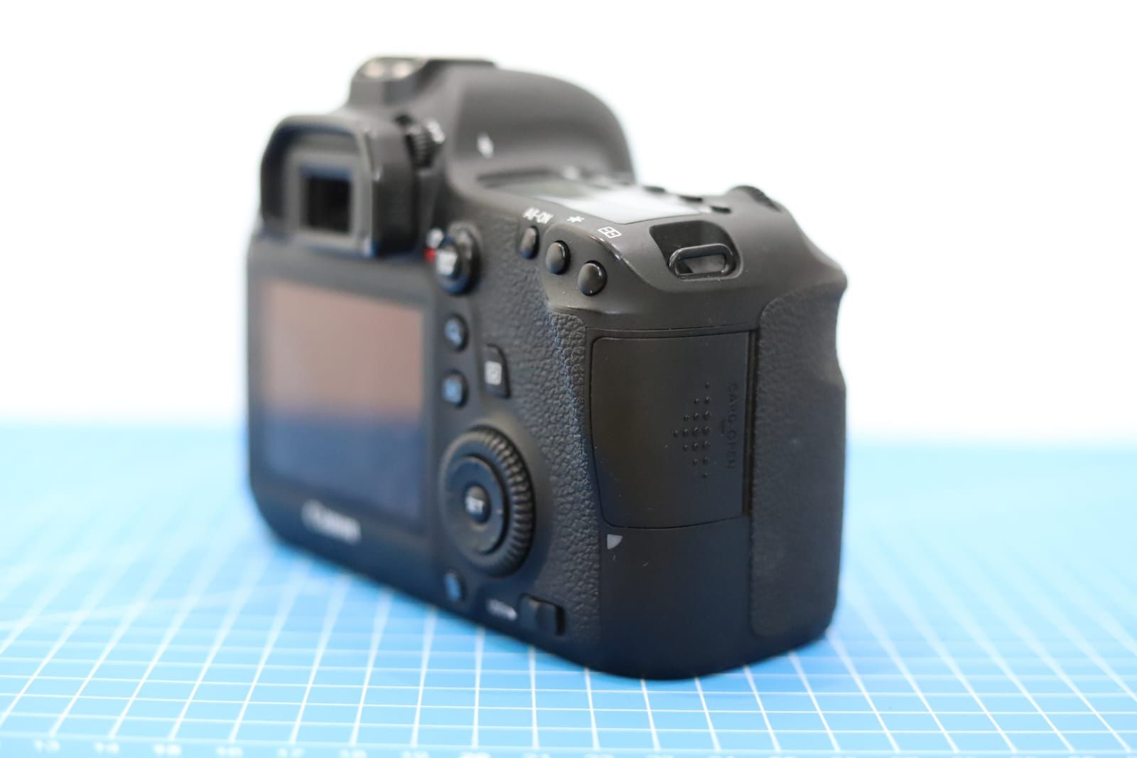 Canon EOS 6D + grip + akcesoria – przebieg 57 514 super stan 

Sprzeda