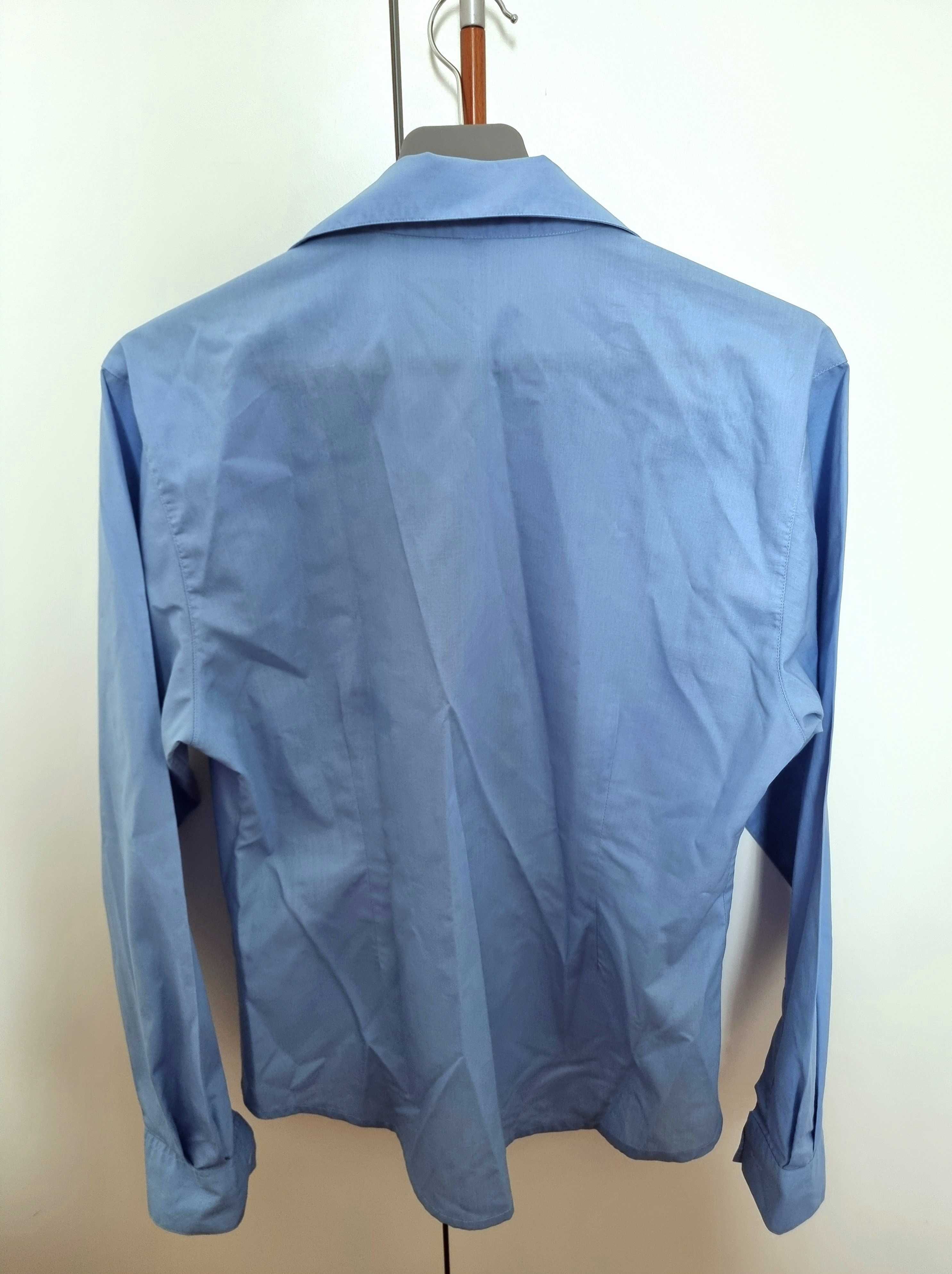 Camisa azul clara de manga comprida, tamanho M