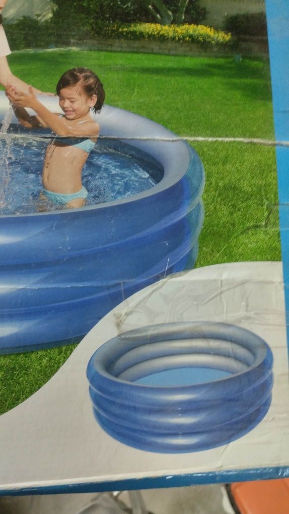 Piscina redonda azul