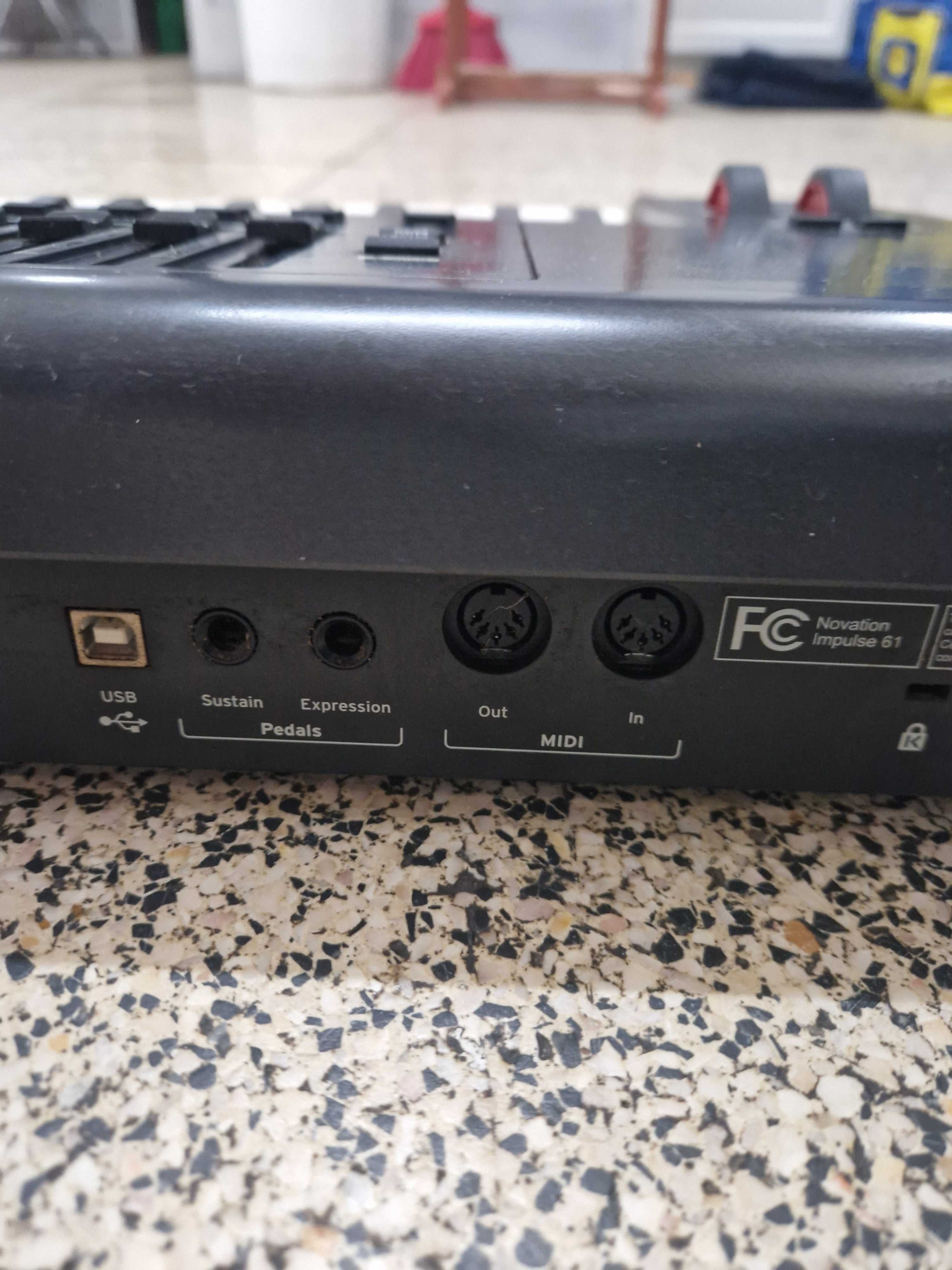 Teclado Controlador MIDI Novation Impulse 61