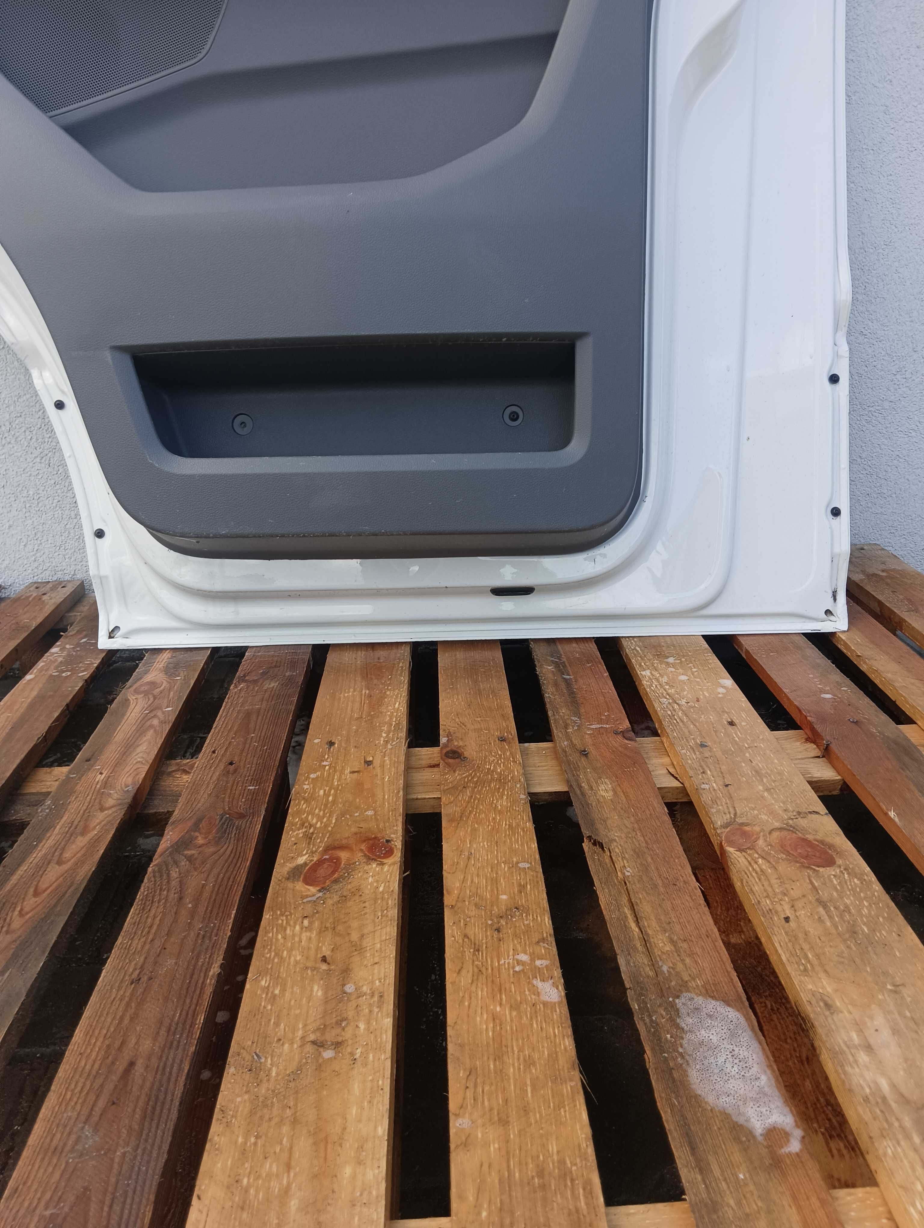 Drzwi Przednie Prawe VW CRAFTER II 2017 MAN TGE białe A2592-06