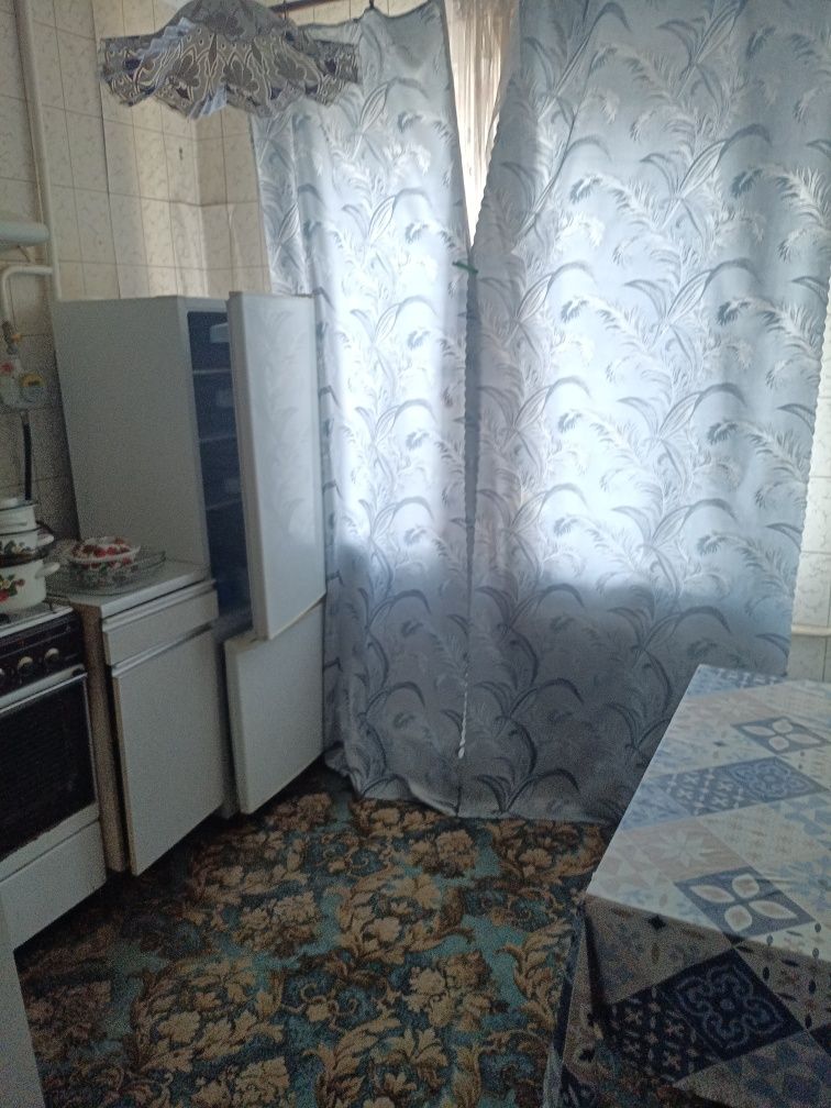 Продам квартиру 2-х кімнатну вул.Лавреньова 4/9, 50м2