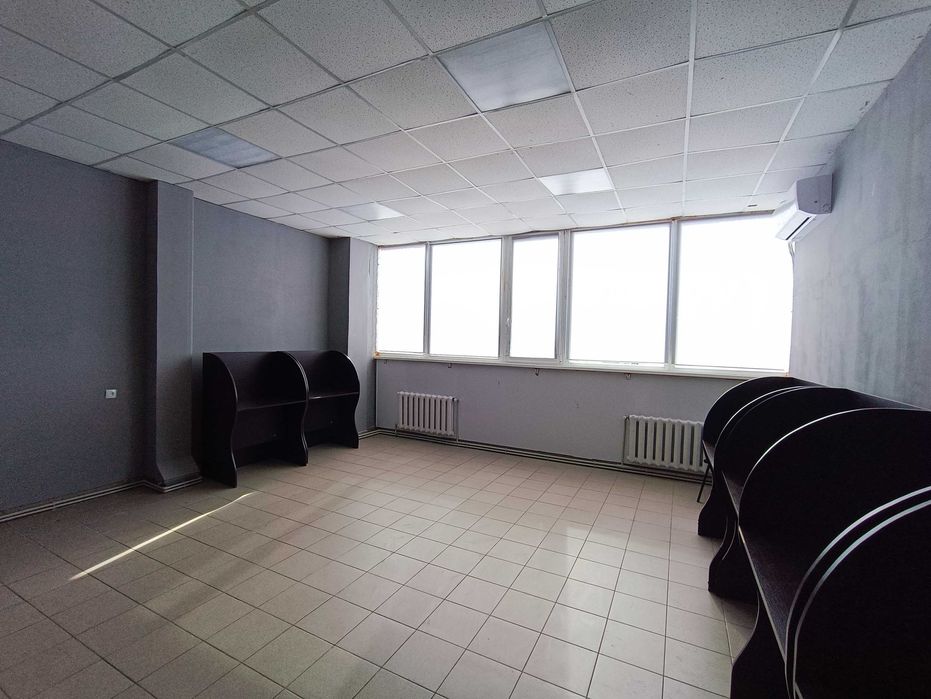 Офісні приміщення загальною площею 300 кв.м в районі ринку "Нива" (С1)