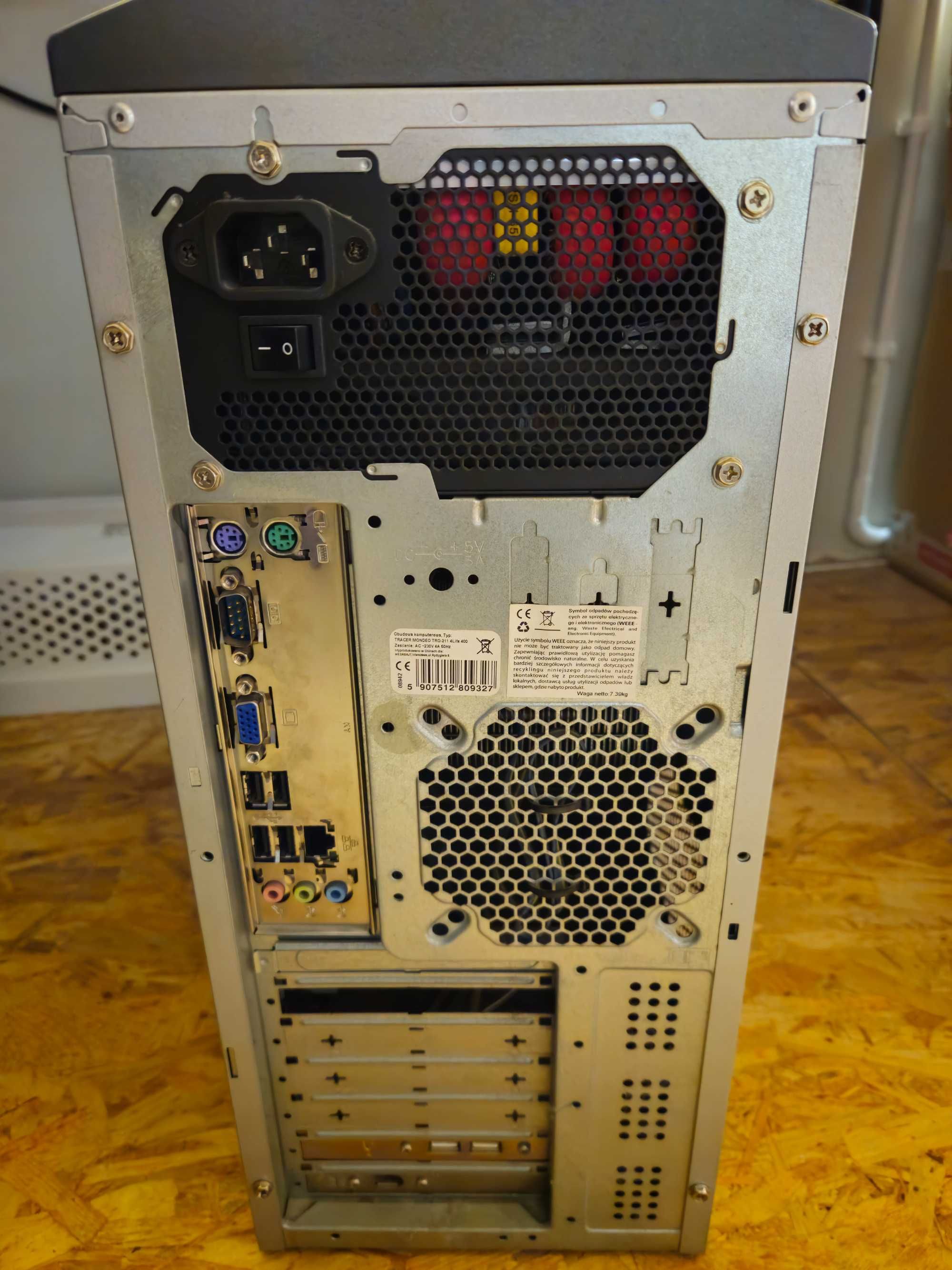 Komputer stacjonarny AMD Phenom X4 955 SSD 120 GB 4GB RAM Monitor LG