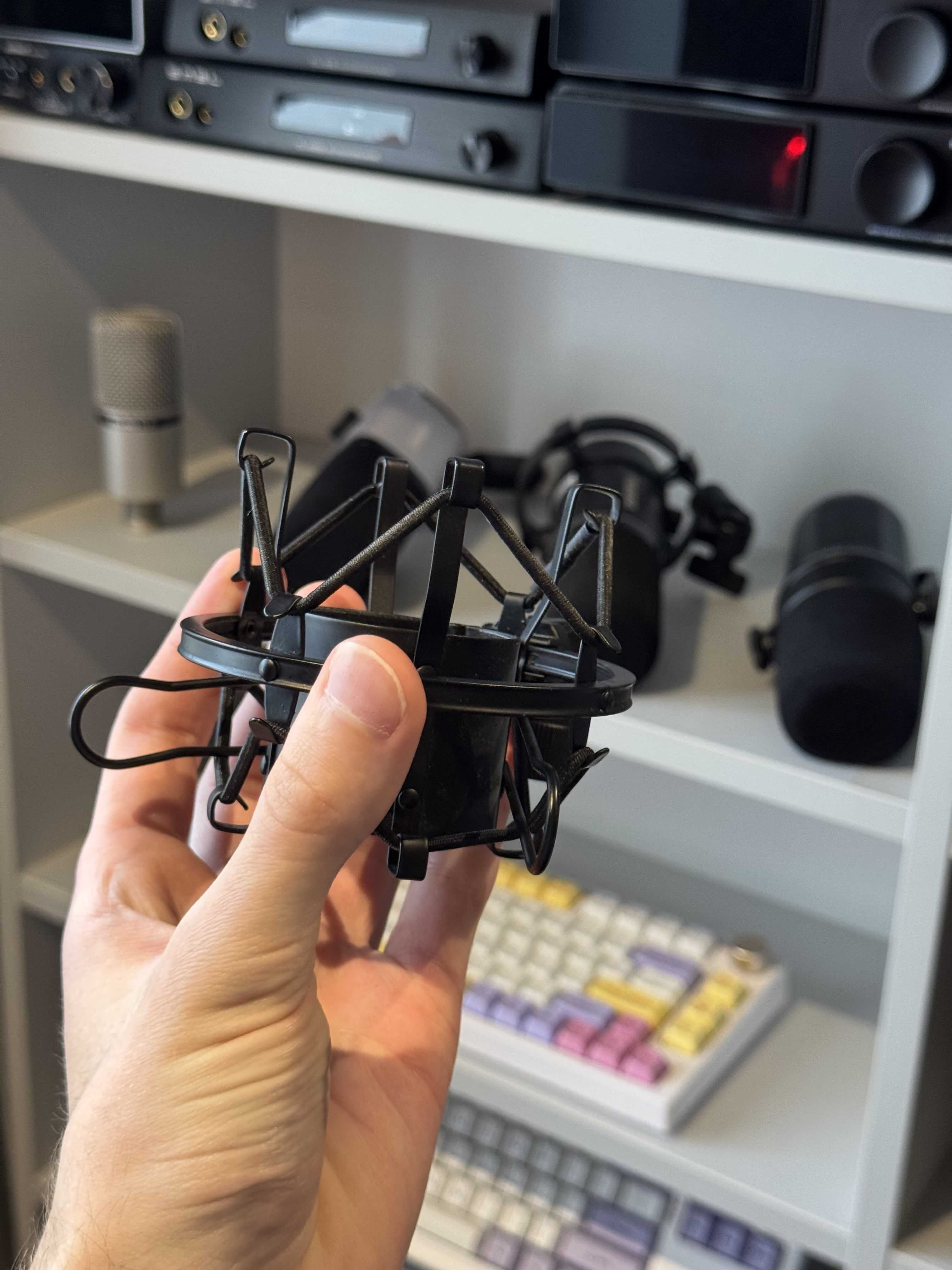 Koszyk antywstrząsowy na gumkach do mikrofonu studyjnego – shock mount