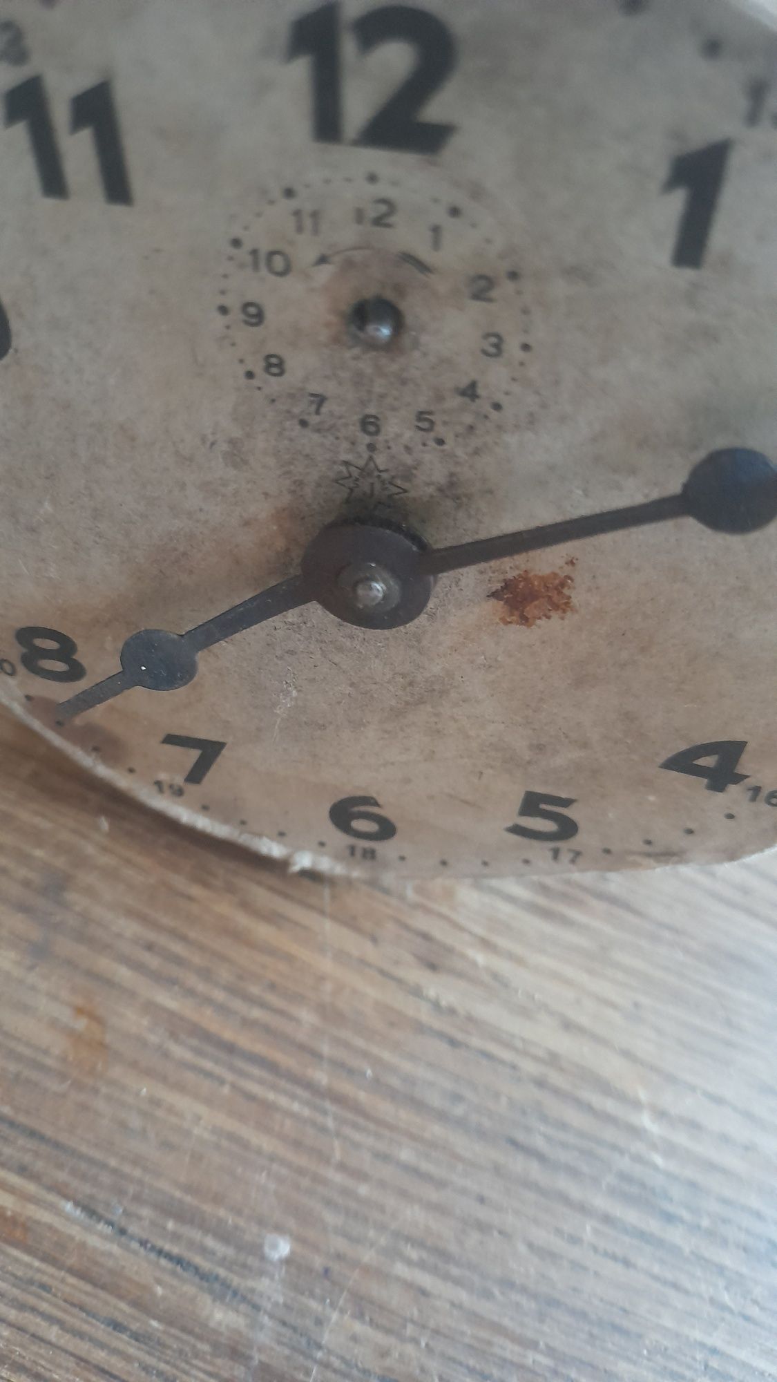 Mechanizmy Junghans Budziki