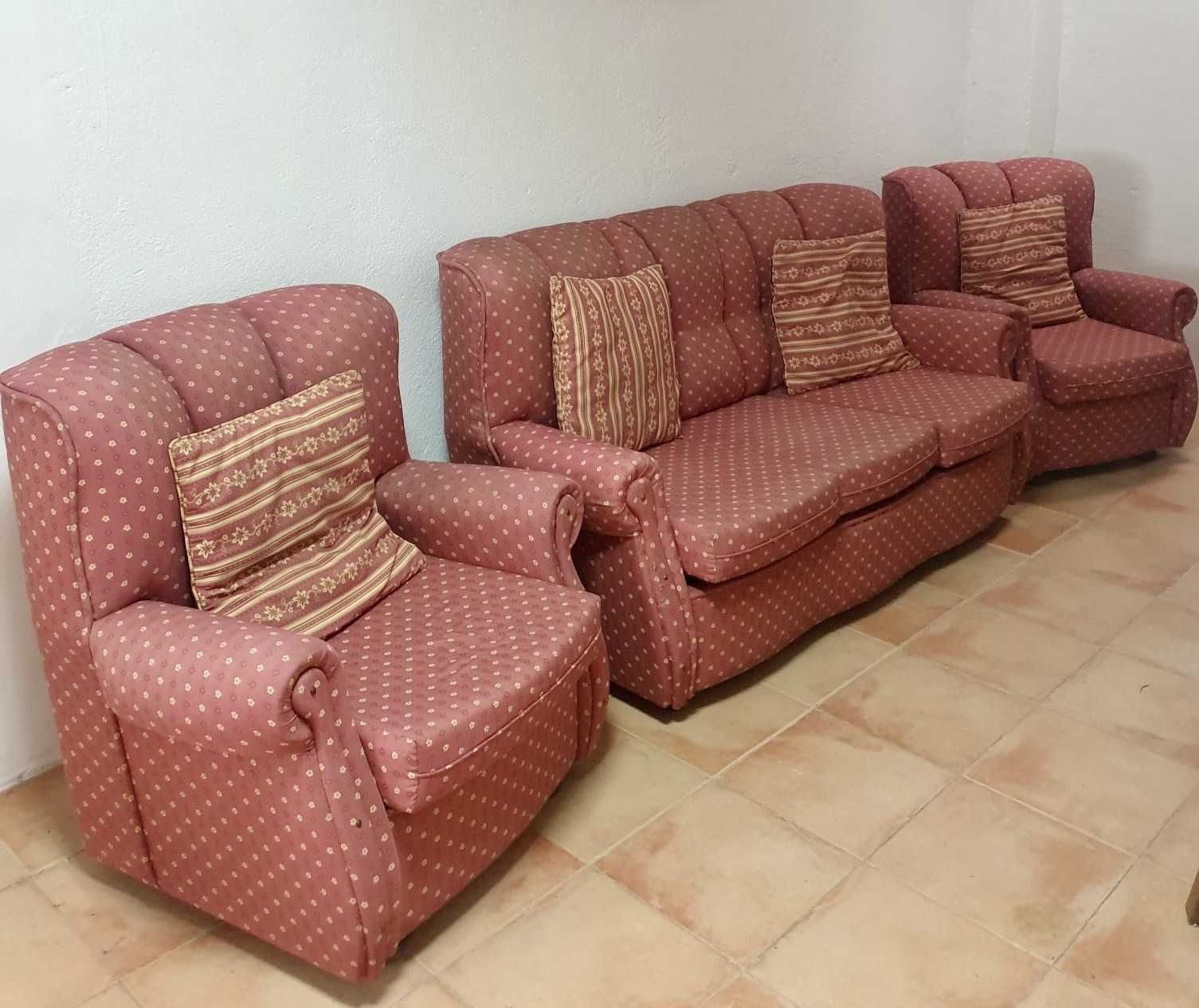 Conjunto Sofás (2 poltronas + 1 sofá três lugares)