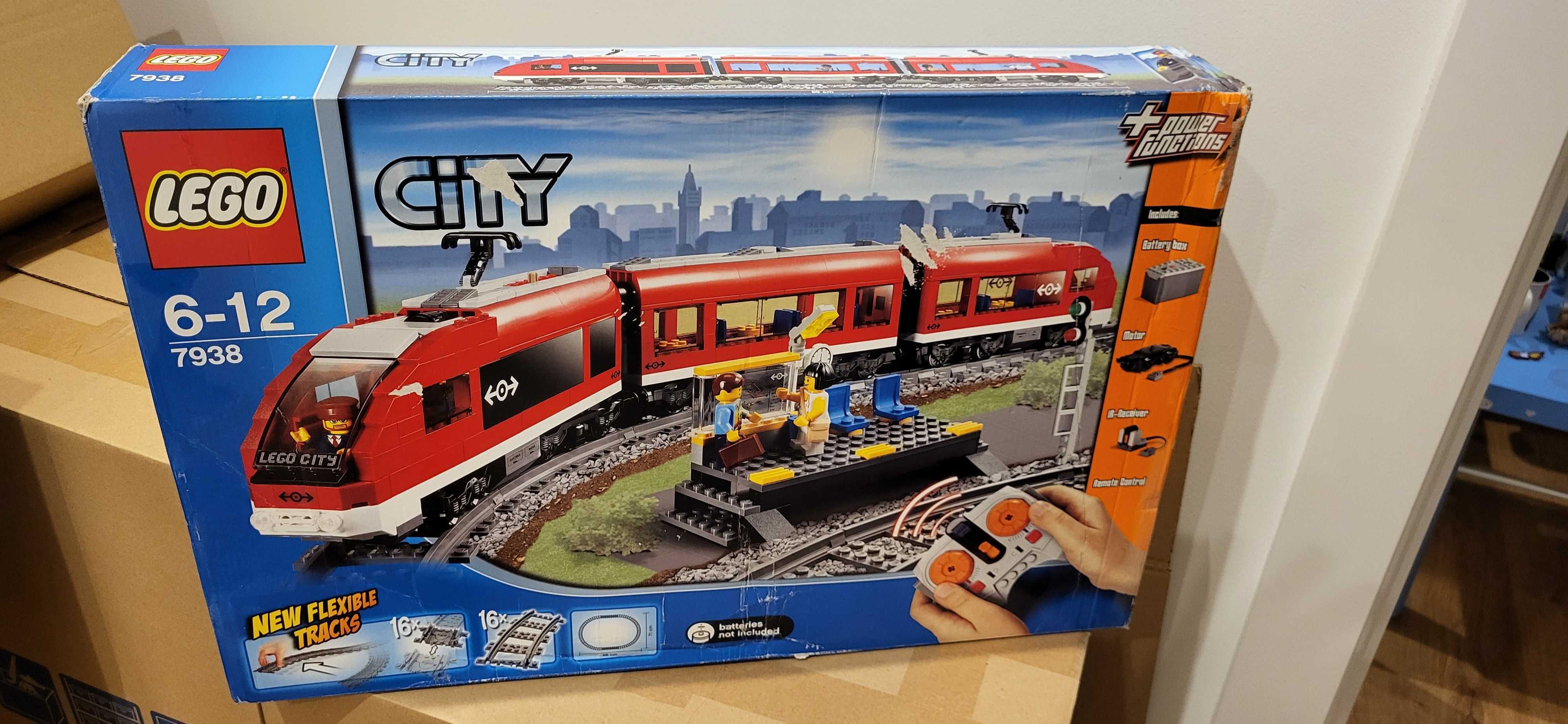 Lego 7938 Pociąg osobowy - nowe (pudełko uszkodzone)