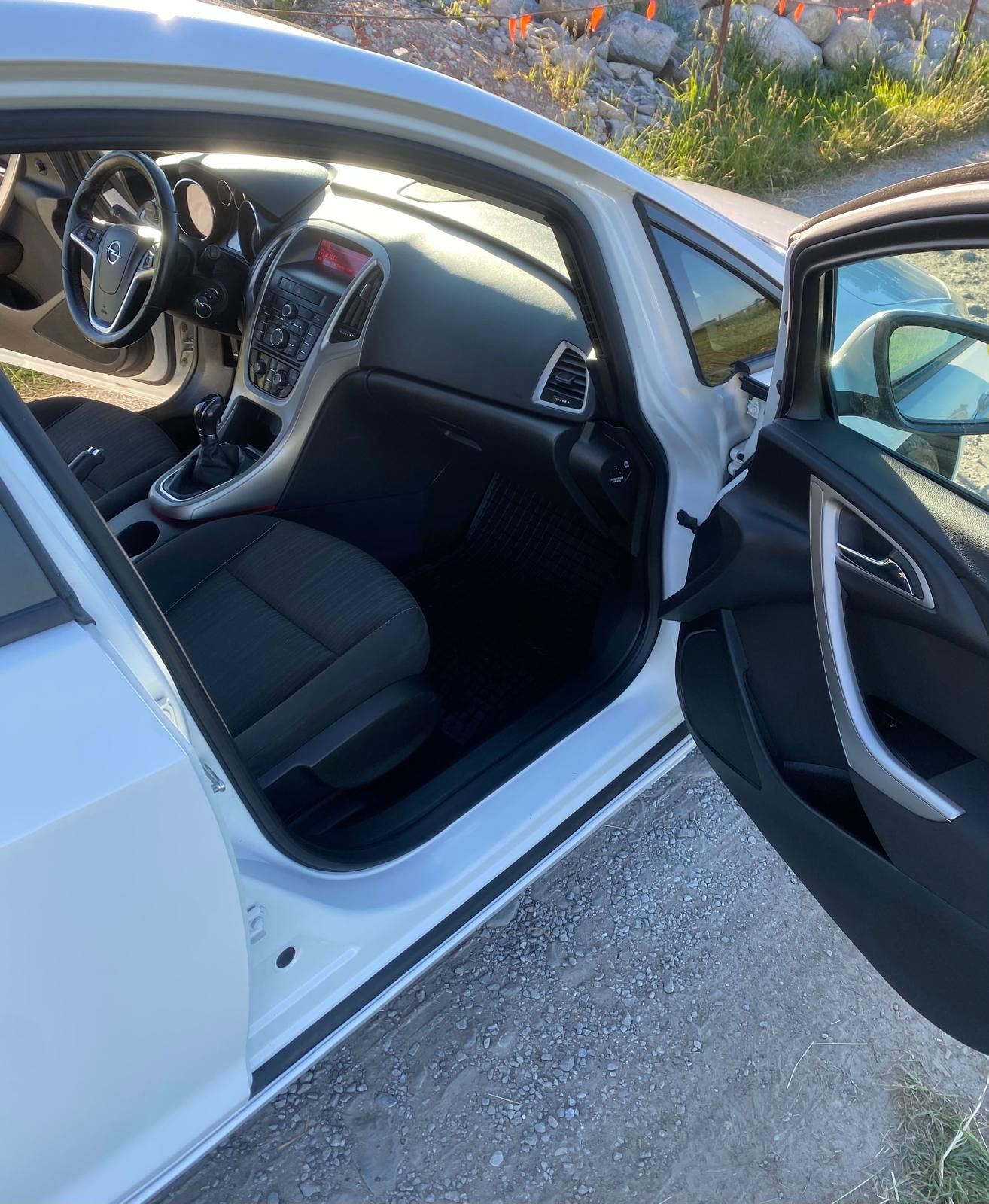 Opel Astra J 2011r. (1.4turbo)