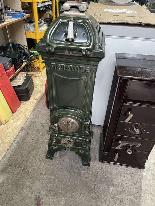 Старовина дровʼяна піч «буржуйка»