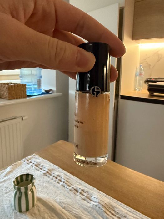 Тональна основа Armani luminous silk