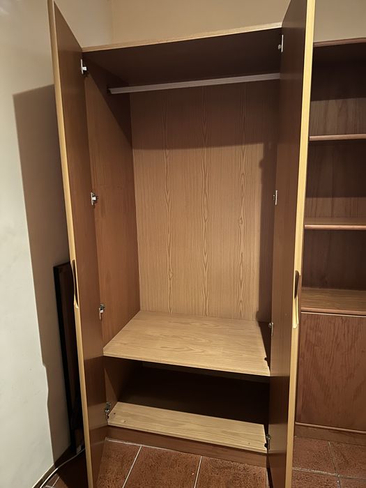 Roupeiro em bom estado