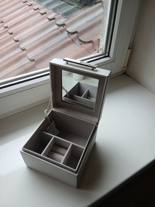 скринька для прикрас