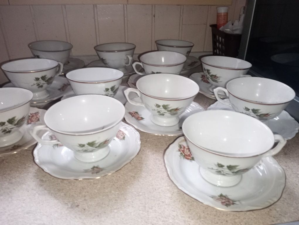 Zestaw porcelanowo kawowy
