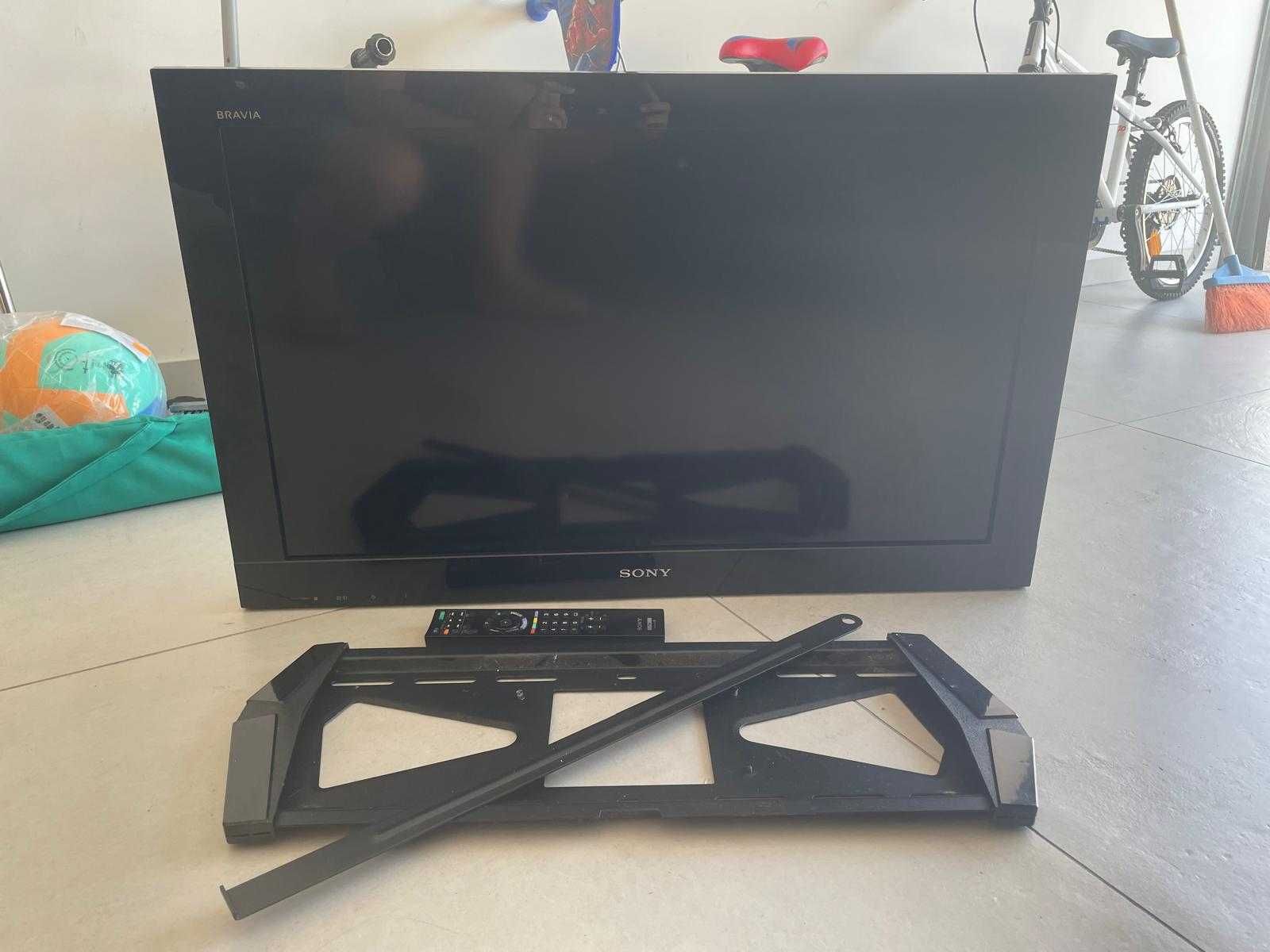 Televisão Sony Bravia kdl-32bx400 - A funcionar